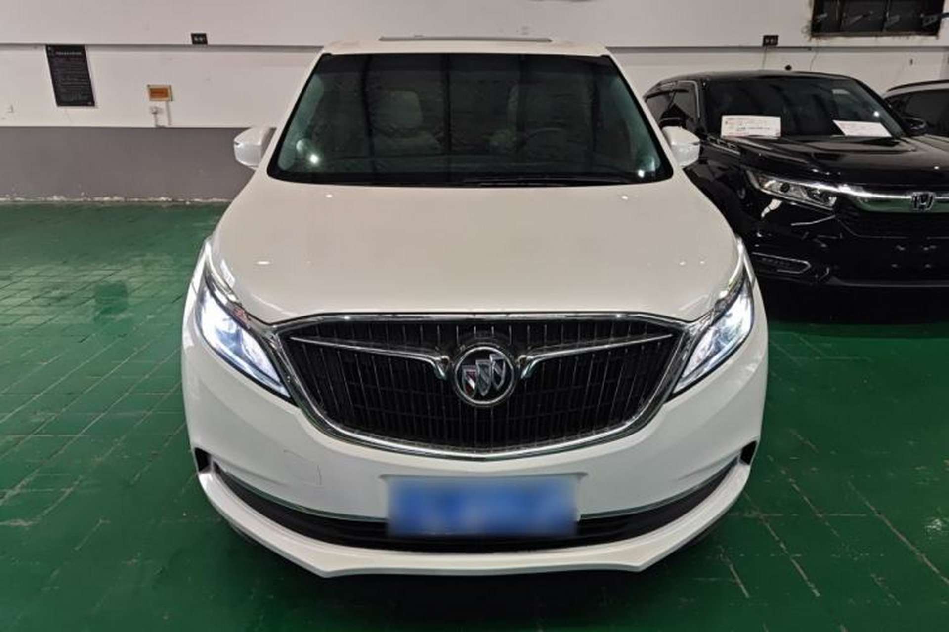 Used Buick GL8 2018 ES 28T Comfort Model China VI Standard Front