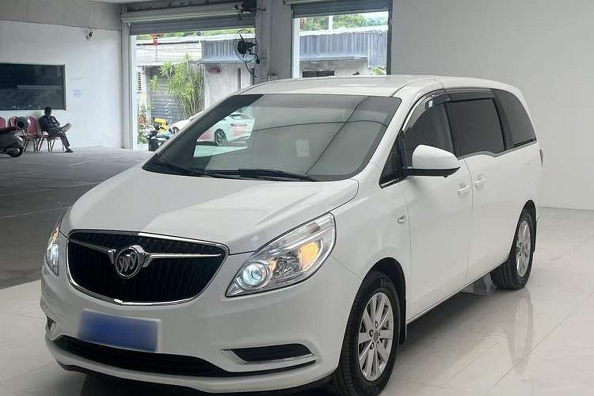 Used Buick GL8 2018 28T Comfort Model China VI Standard Front Left 45 Deg