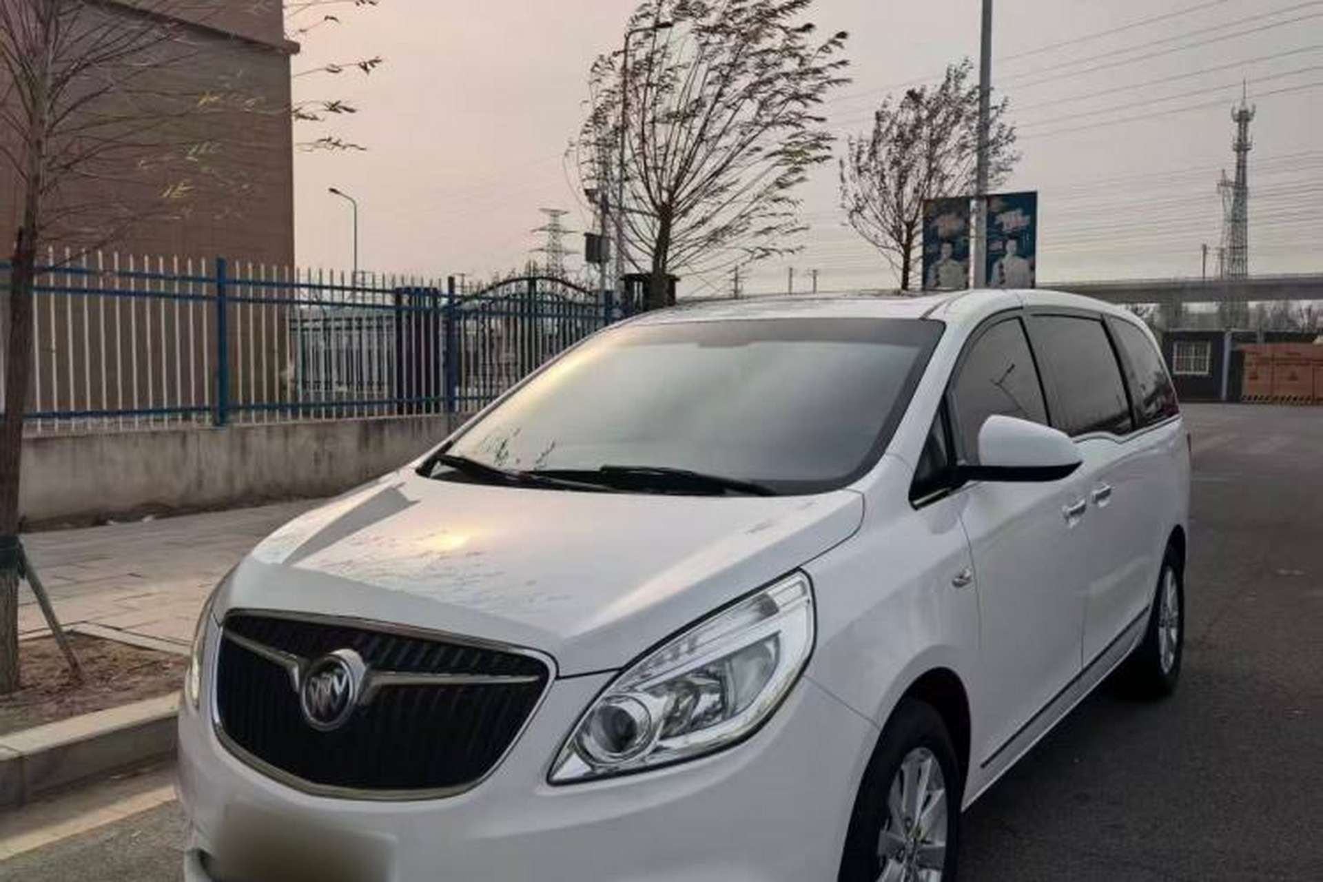 Used Buick GL8 2018 28T Luxury Model China VI Standard Front Left 45 Deg