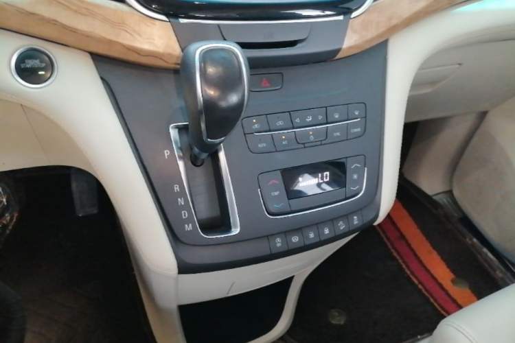 Used Buick GL8 2018 ES 28T Comfort Model China VI Standard Gear Lever