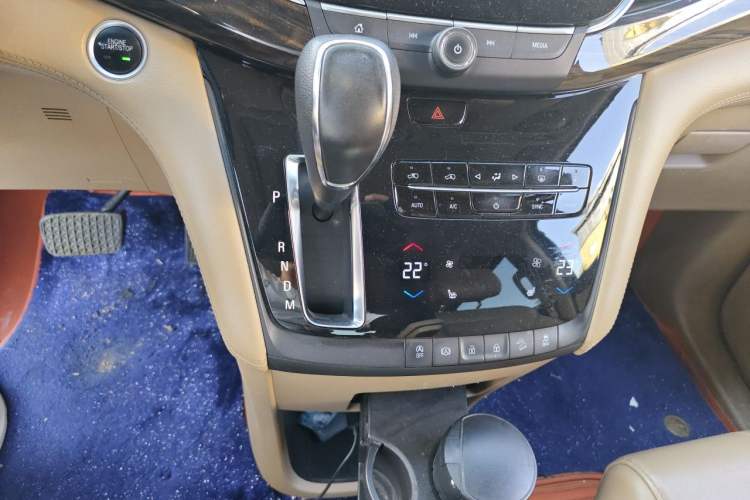Used Buick GL8 2018 ES 28T Luxury Model China VI Standard Gear Lever