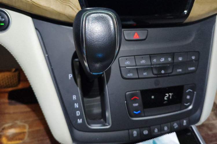 Used Buick GL8 2018 ES 28T Comfort Model China VI Standard Gear Lever