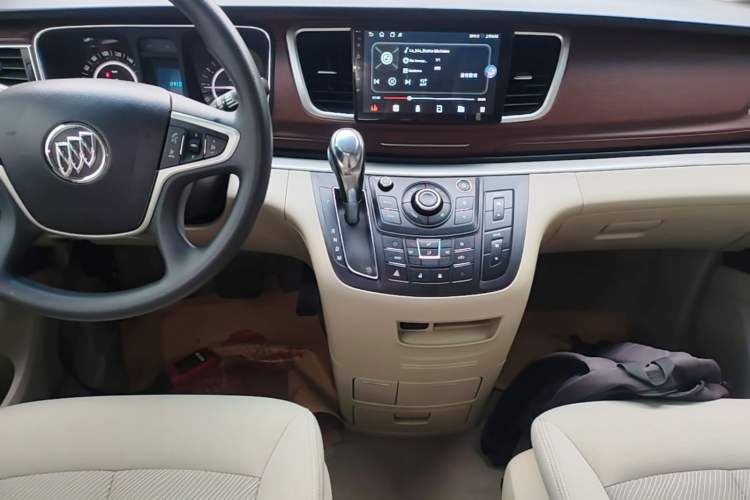 Used Buick GL8 2018 28T Comfort Model China VI Standard Gear Lever