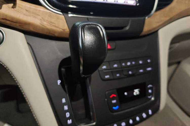 Used Buick GL8 2018 ES 28T Comfort Model China VI Standard Gear Lever