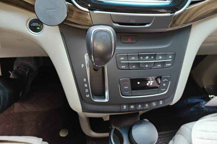 Used Buick GL8 2018 ES 28T Comfort Model China VI Standard Gear Lever