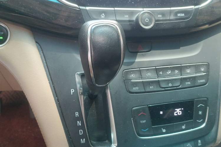 Used Buick GL8 2018 ES 28T Premium Model China VI Standard Gear Lever