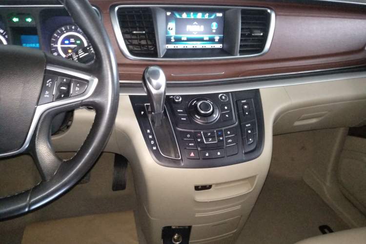 Used Buick GL8 2018 28T Luxury Model China VI Standard Gear Lever
