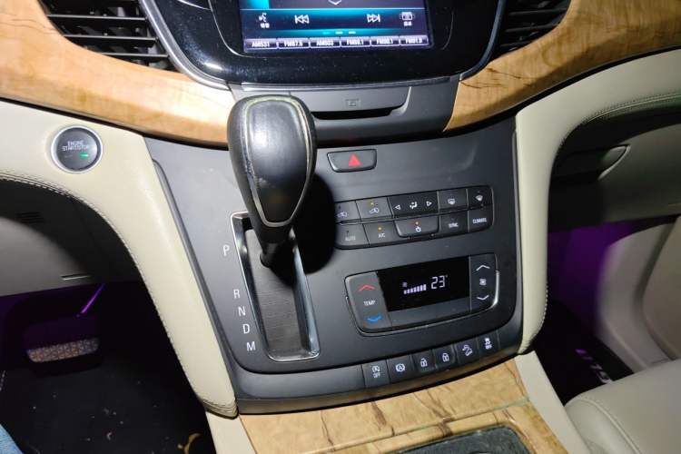 Used Buick GL8 2018 ES 28T Comfort Model China VI Standard Gear Lever