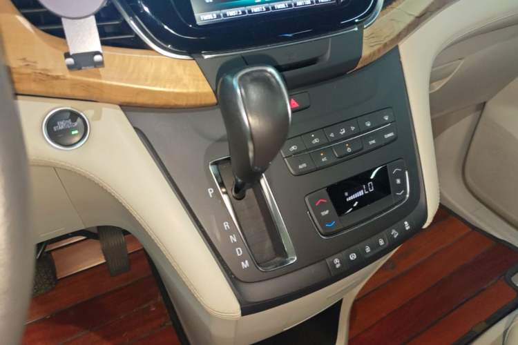 Used Buick GL8 2018 ES 28T Comfort Model China VI Standard Gear Lever