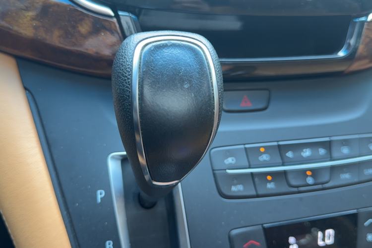 Used Buick GL8 2018 ES 28T Comfort Model China VI Standard Gear Lever