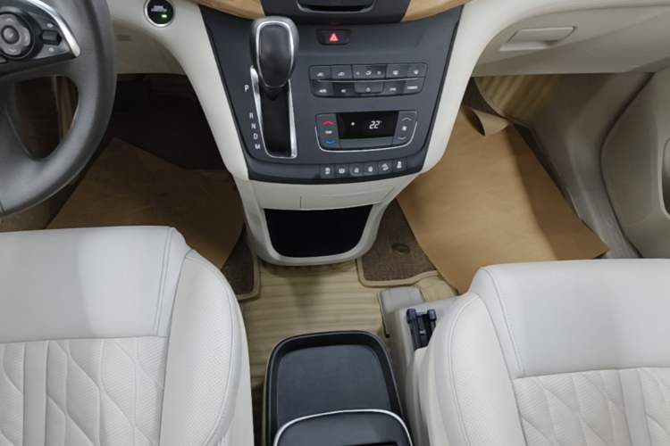 Used Buick GL8 2018 ES 28T Comfort Model China VI Standard Gear Lever