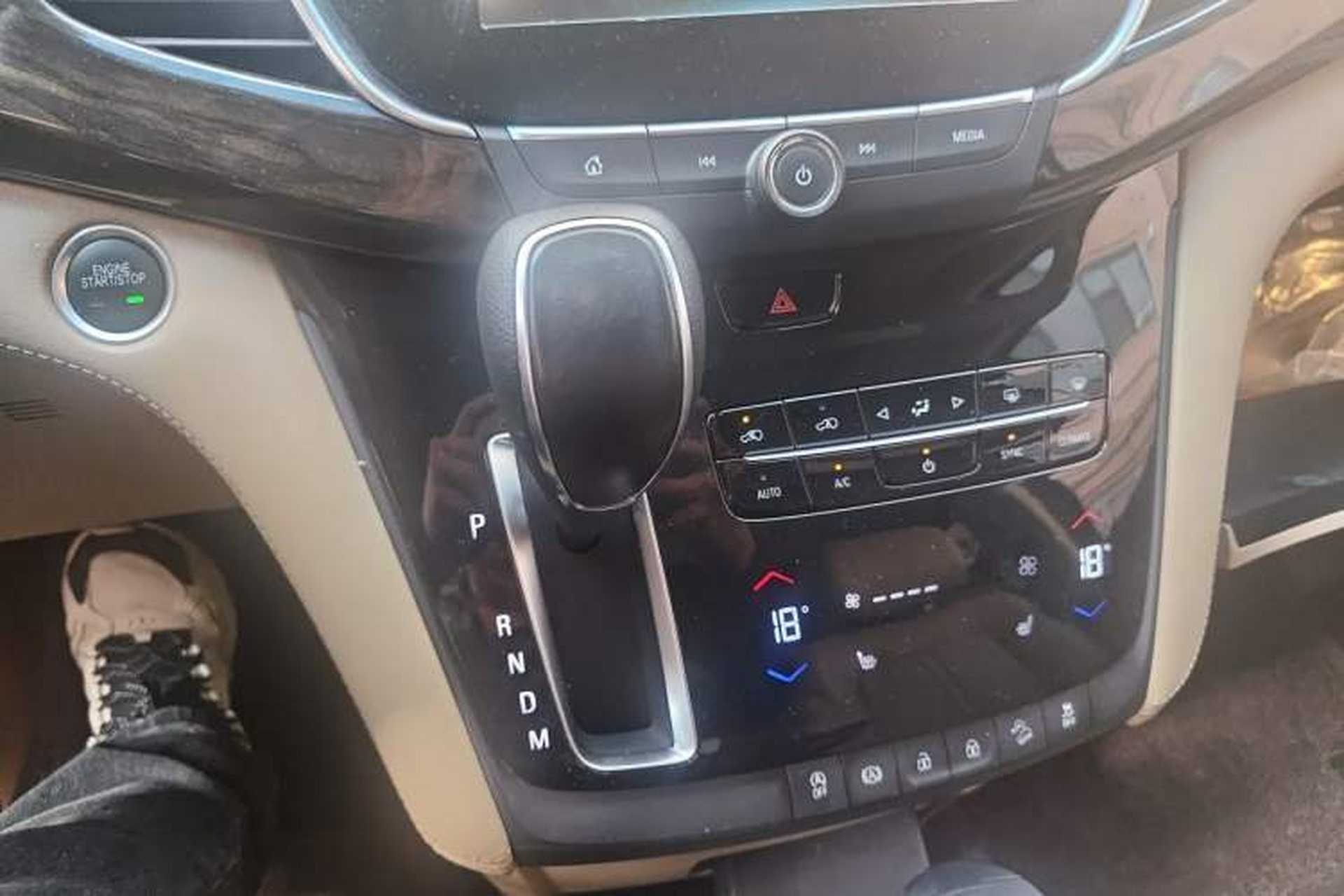Used Buick GL8 2018 ES 28T Luxury Model China VI Standard Gear Lever