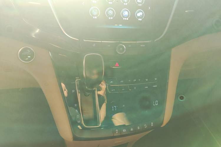 Used Buick GL8 2018 ES 28T Luxury Model China VI Standard Gear Lever