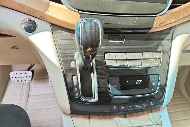 Used Buick GL8 2018 ES 28T Comfort Model China VI Standard Gear Lever