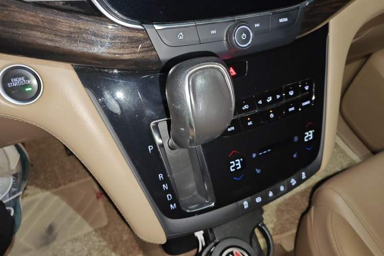 Used Buick GL8 2018 ES 28T Luxury Model China VI Standard Gear Lever