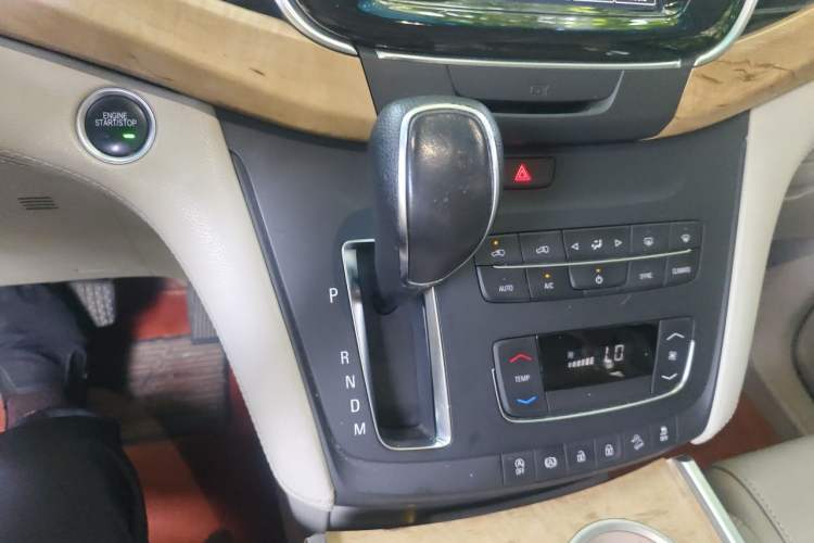 Used Buick GL8 2018 ES 28T Comfort Model China VI Standard Gear Lever