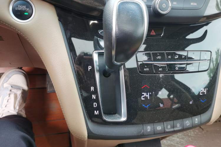 Used Buick GL8 2018 ES 28T Luxury Model China VI Standard Gear Lever