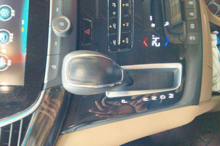Used Buick GL8 2018 ES 28T Luxury Model China VI Standard Gear Lever