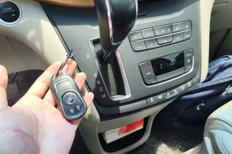 Used Buick GL8 2018 ES 28T Comfort Model China VI Standard Gear Lever