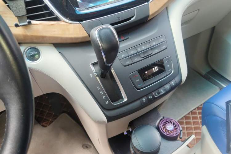 Used Buick GL8 2018 ES 28T Comfort Model China VI Standard Gear Lever