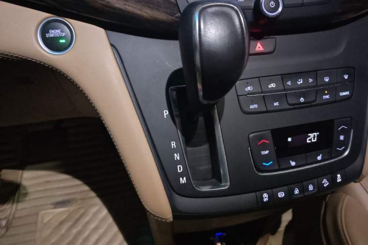 Used Buick GL8 2018 ES 28T Premium Model China VI Standard Gear Lever
