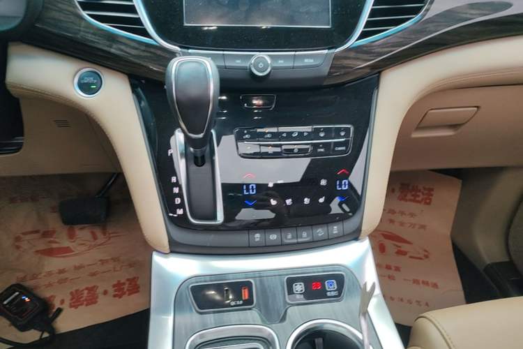 Used Buick GL8 2018 ES 28T Flagship Model China VI Standard Gear Lever