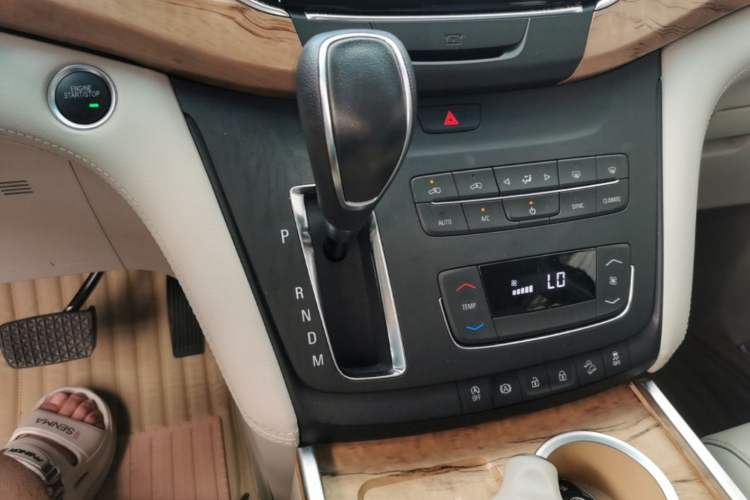 Used Buick GL8 2018 ES 28T Comfort Model China VI Standard Gear Lever