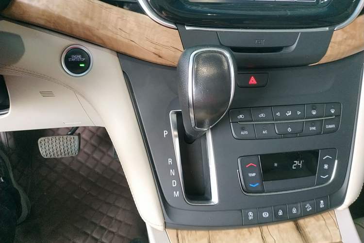 Used Buick GL8 2018 ES 28T Comfort Model China VI Standard Gear Lever