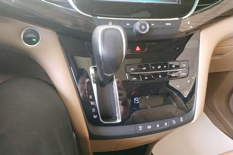 Used Buick GL8 2018 ES 28T Luxury Model China VI Standard Gear Lever