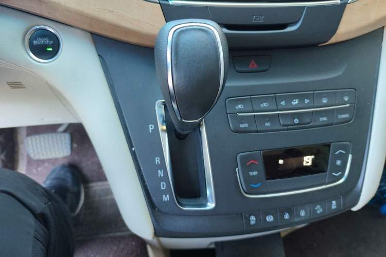 Used Buick GL8 2018 ES 28T Comfort Model China VI Standard Gear Lever