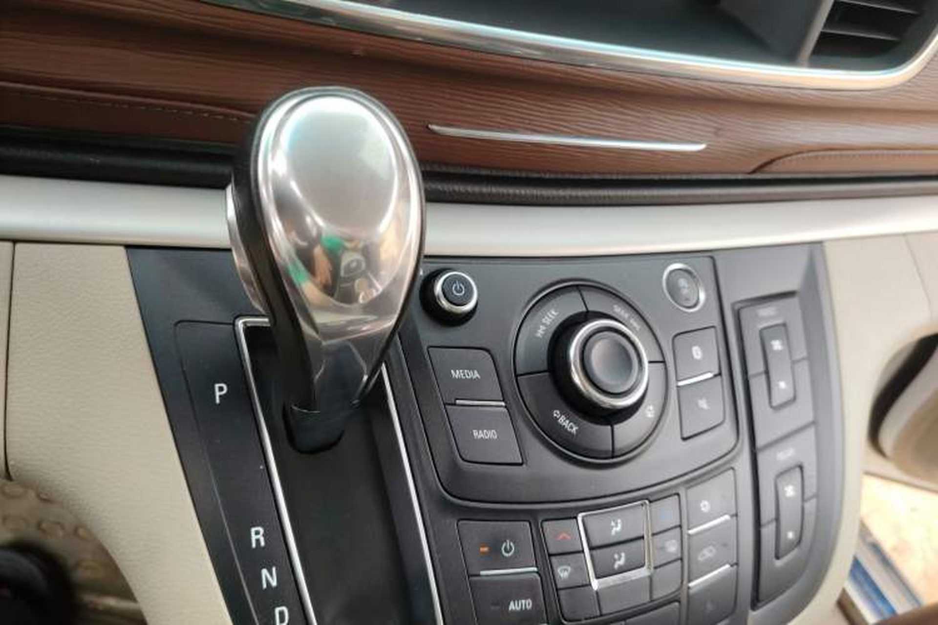 Used Buick GL8 2018 28T Comfort Model China VI Standard Gear Lever