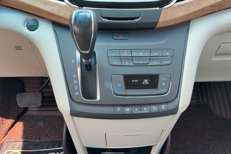 Used Buick GL8 2018 ES 28T Comfort Model China VI Standard Gear Lever