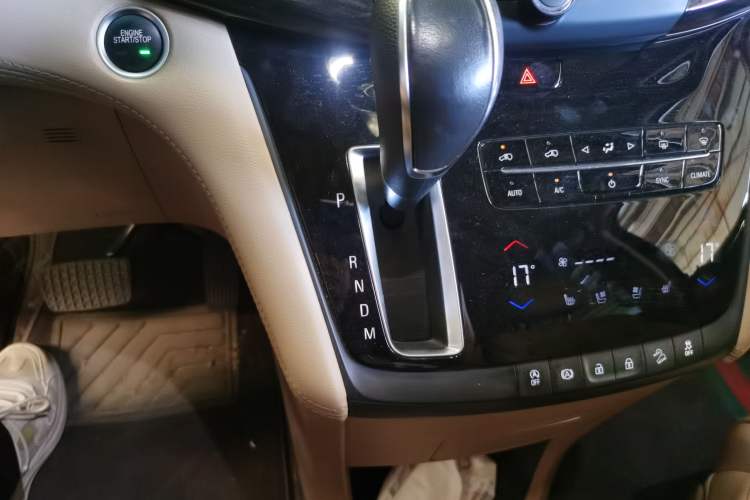 Used Buick GL8 2018 ES 28T Flagship Model China VI Standard Gear Lever