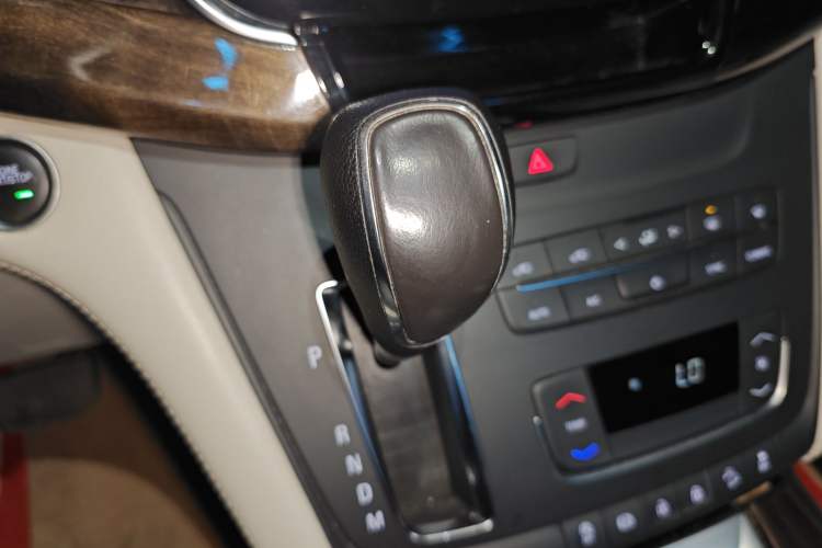 Used Buick GL8 2018 ES 28T Comfort Model China VI Standard Gear Lever