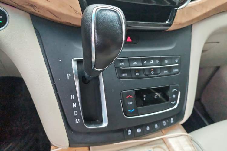 Used Buick GL8 2018 ES 28T Comfort Model China VI Standard Gear Lever