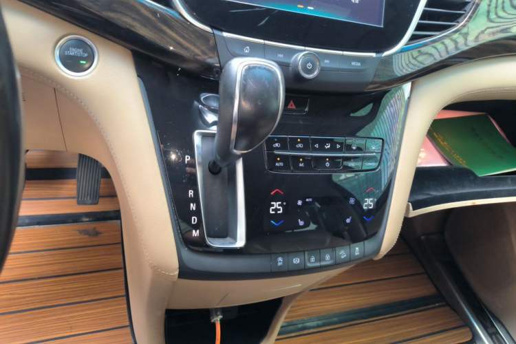 Used Buick GL8 2018 ES 28T Luxury Model China VI Standard Gear Lever