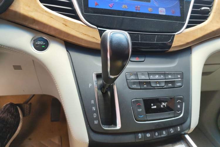 Used Buick GL8 2018 ES 28T Comfort Model China VI Standard Gear Lever