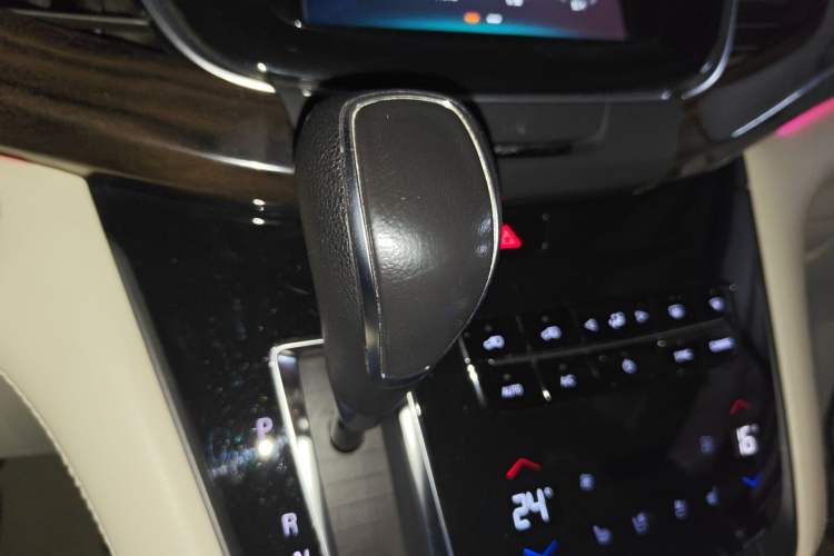 Used Buick GL8 2018 ES 28T Comfort Model China VI Standard Gear Lever