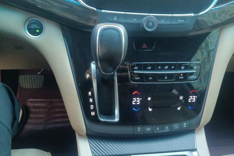 Used Buick GL8 2018 ES 28T Luxury Model China VI Standard Gear Lever