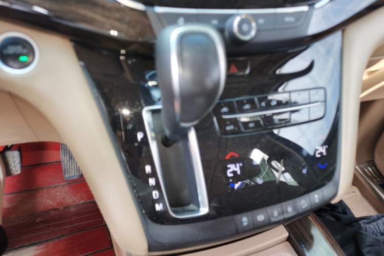 Used Buick GL8 2018 ES 28T Luxury Model China VI Standard Gear Lever
