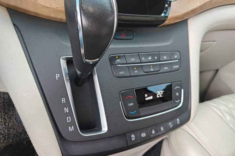 Used Buick GL8 2018 ES 28T Comfort Model China VI Standard Gear Lever