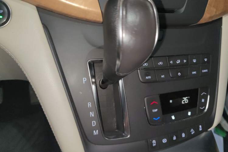 Used Buick GL8 2018 ES 28T Comfort Model China VI Standard Gear Lever