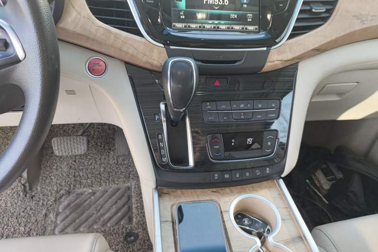 Used Buick GL8 2018 ES 28T Comfort Model China VI Standard Gear Lever