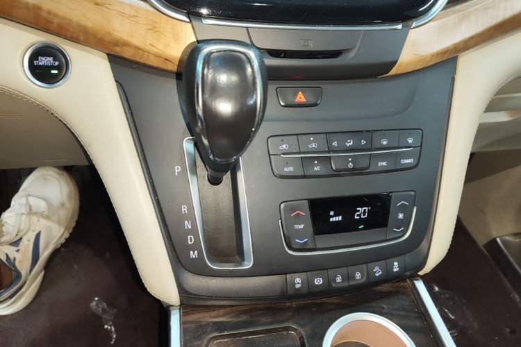 Used Buick GL8 2018 ES 28T Comfort Model China VI Standard Gear Lever