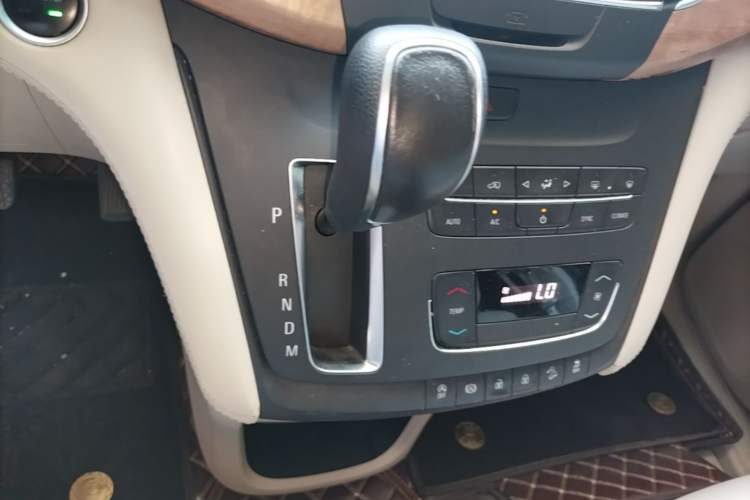 Used Buick GL8 2018 ES 28T Comfort Model China VI Standard Gear Lever