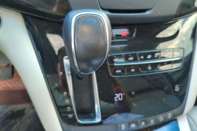 Used Buick GL8 2018 ES 28T Comfort Model China VI Standard Gear Lever