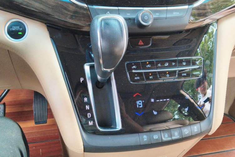 Used Buick GL8 2018 ES 28T Luxury Model China VI Standard Gear Lever