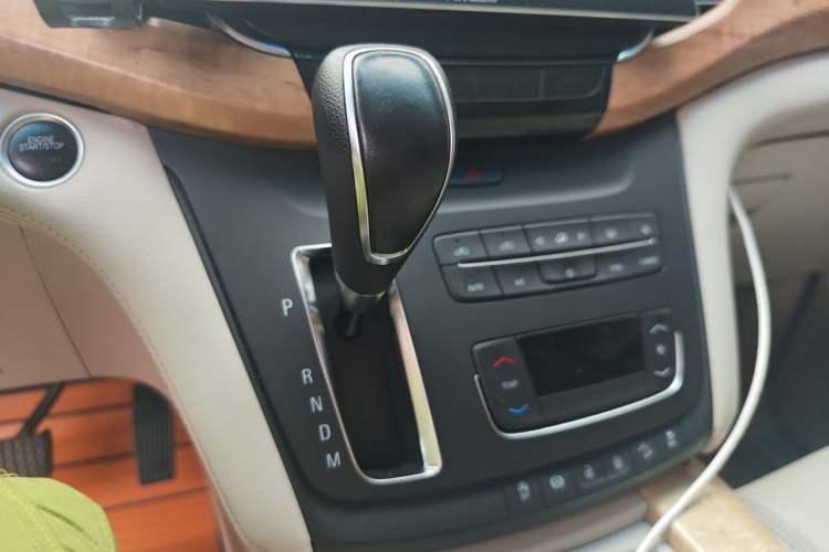 Used Buick GL8 2018 ES 28T Comfort Model China VI Standard Gear Lever