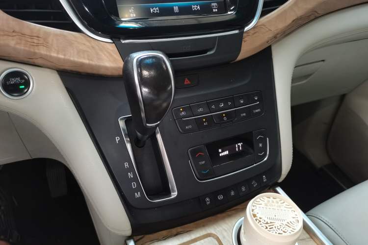 Used Buick GL8 2018 ES 28T Comfort Model China VI Standard Gear Lever