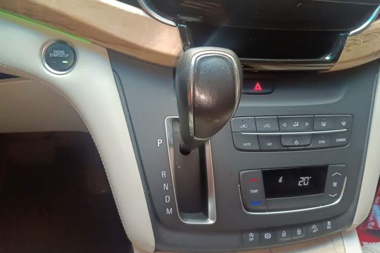 Used Buick GL8 2018 ES 28T Comfort Model China VI Standard Gear Lever